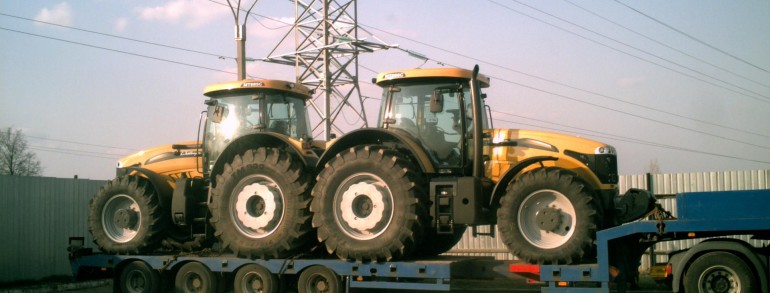 Spezialtransport von Traktoren und Mähdreschern – Landmaschinentransporte