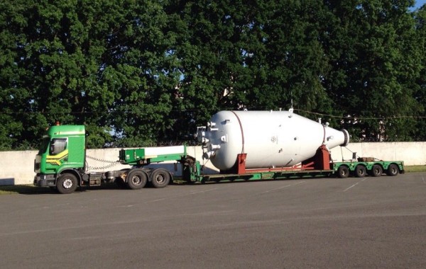 Spezialtransporte von Lagerbehältern, Silos oder Tanks in die Ukraine